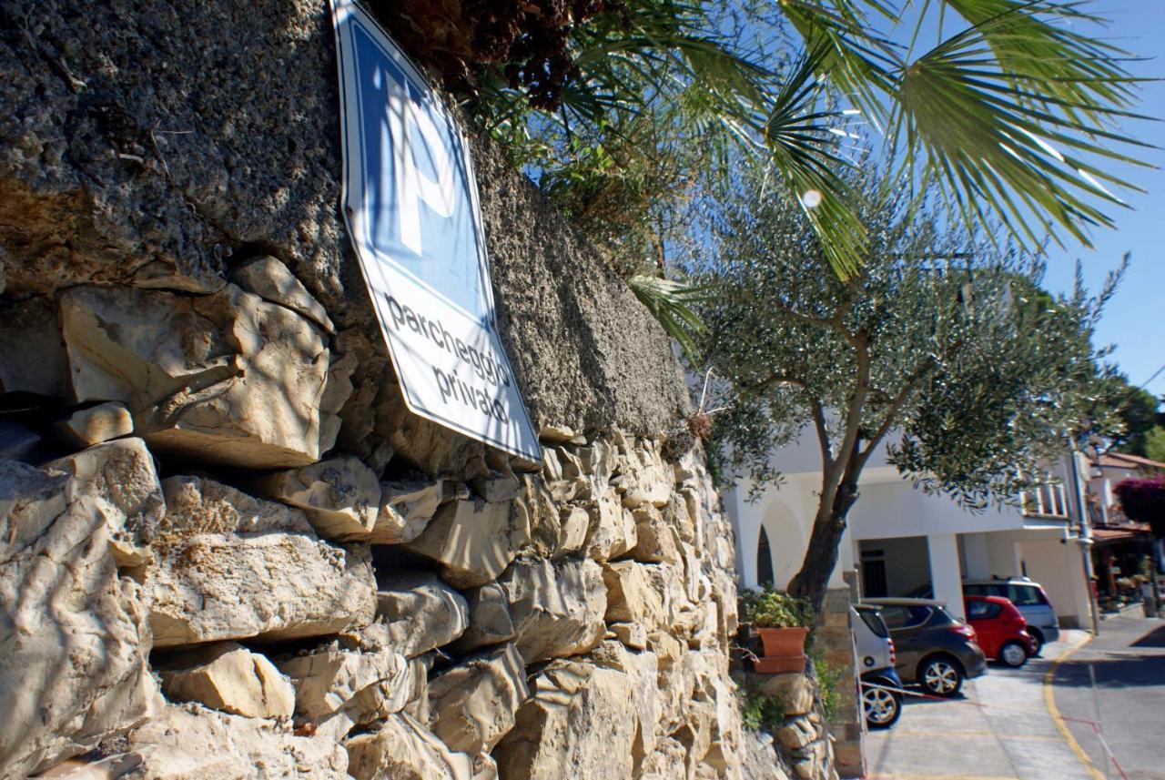 Albergo La Pineta Marina dʼMarina dʼAndora Kültér fotó