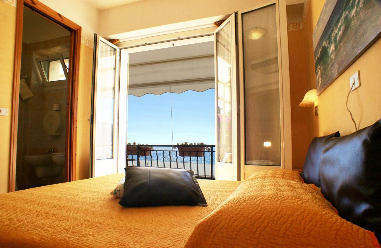 Albergo La Pineta Marina dʼMarina dʼAndora Kültér fotó
