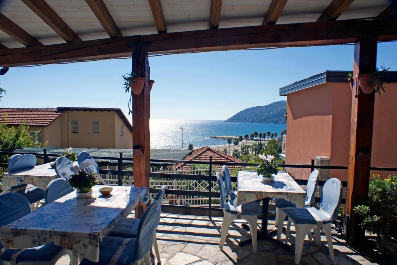 Albergo La Pineta Marina dʼMarina dʼAndora Kültér fotó