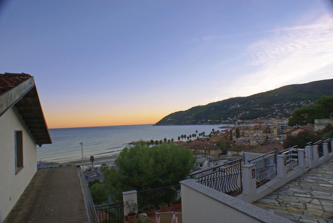 Albergo La Pineta Marina dʼMarina dʼAndora Kültér fotó