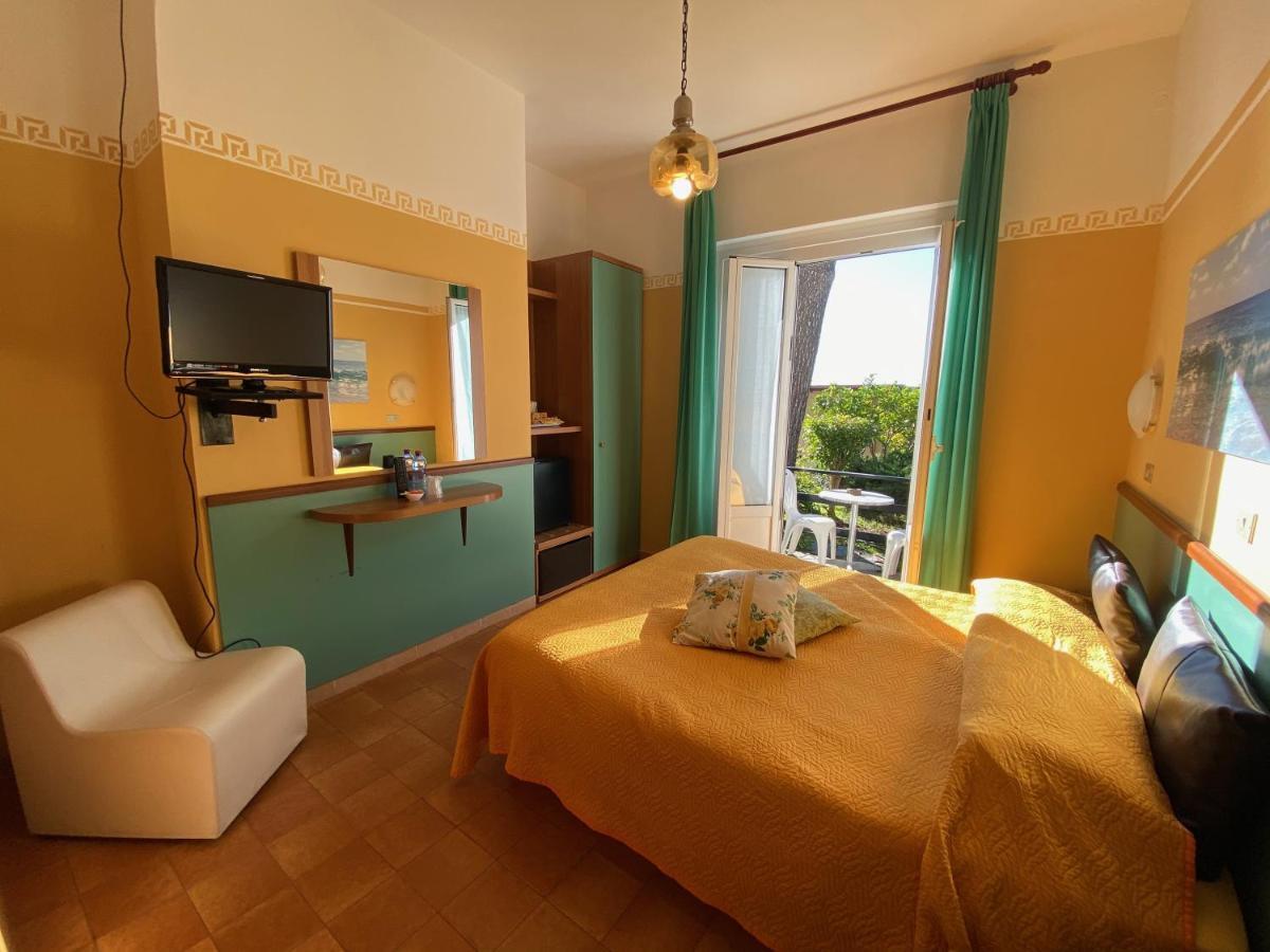 Albergo La Pineta Marina dʼMarina dʼAndora Kültér fotó