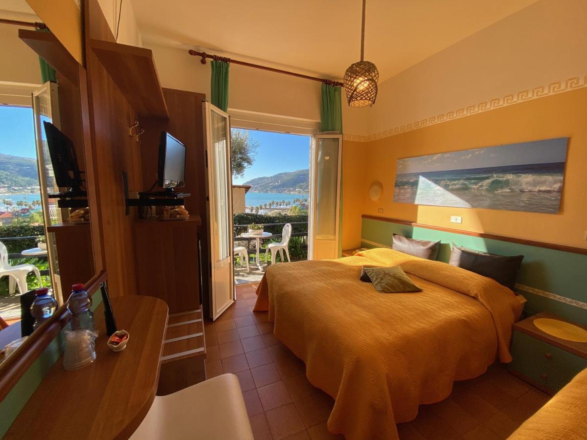 Albergo La Pineta Marina dʼMarina dʼAndora Kültér fotó